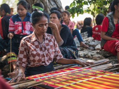Perajin Tenun Sumba: Penjaga Tradisi Di Tengah Modernisasi