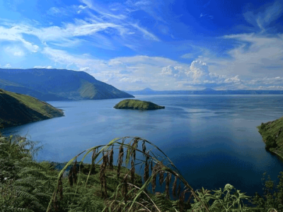 Danau Toba: Antara Legenda Dan Pariwisata