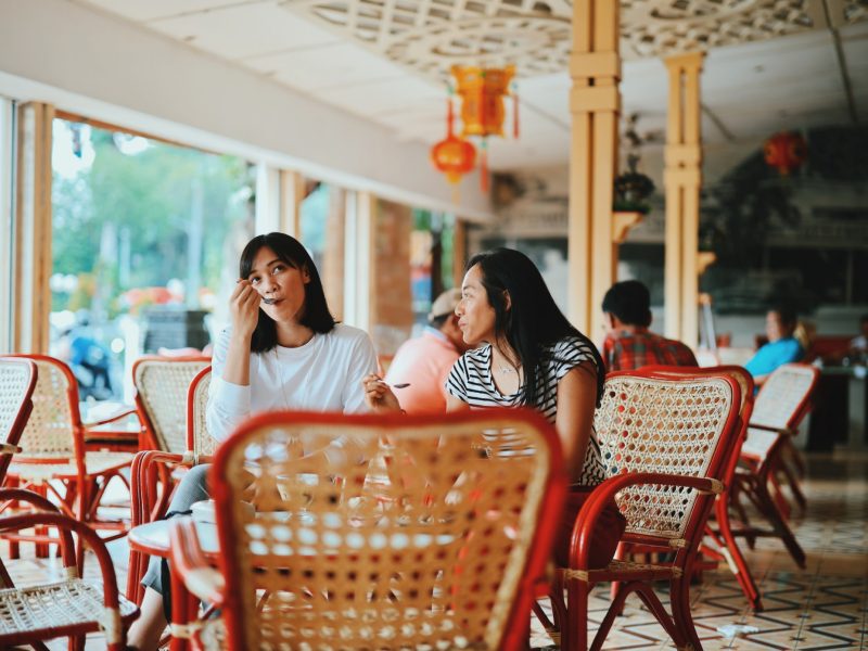 Phone Stacking Challenge: Gaya Baru Nongkrong Tanpa Gadget