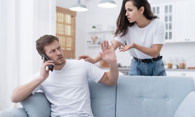 Kenapa Pertengkaran Orang Tua Bikin Takut Menikah?