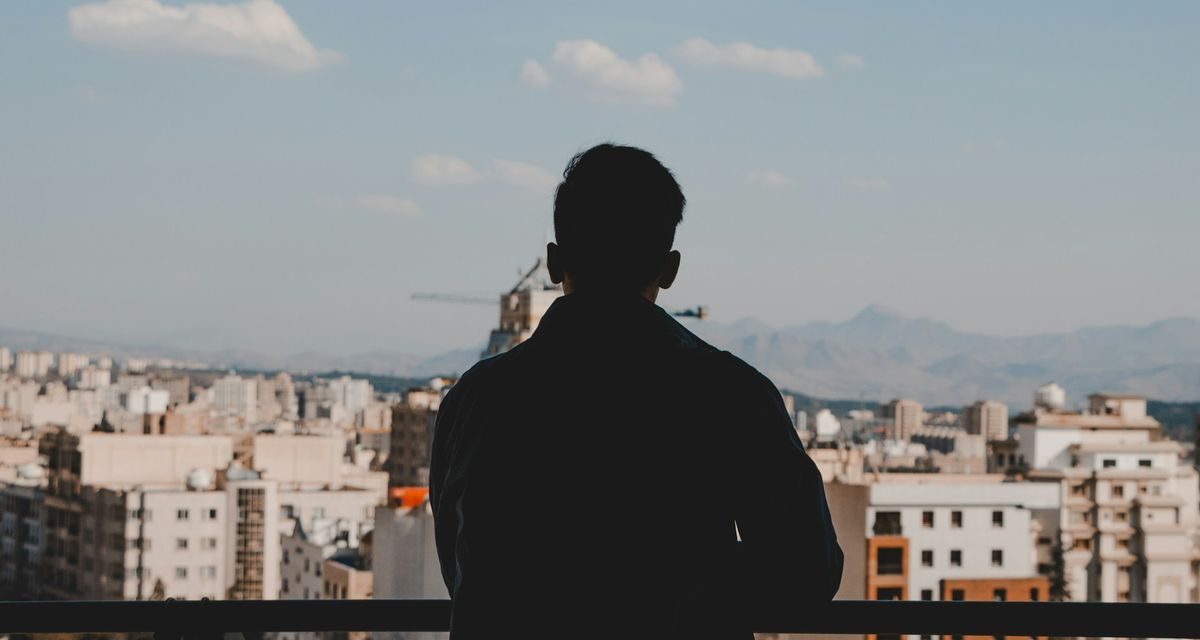 Lebih Dari Sekadar Sepi, Yuk Pahami Apa Itu Feeling Lonely