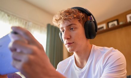 Logitech G325: Headset Gaming Tanpa Kabel Terbaru