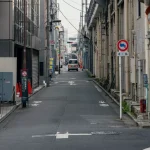 Trik Cerdas Mengemudi Di Jalanan Sempit