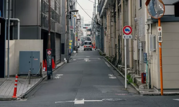 Trik Cerdas Mengemudi Di Jalanan Sempit