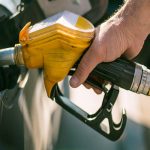 Bensin Mahal? 3 Cara Biar Mobil Matic Gak “Minum” Banyak