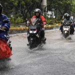 Hujan Datang! Siapkan Barang Ini Biar Tetap Aman