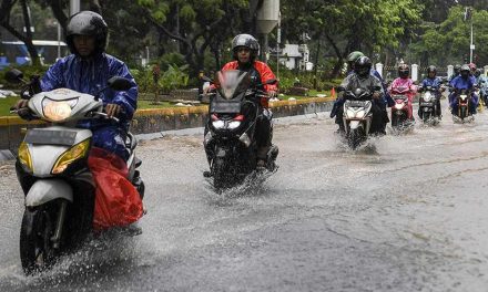 Hujan Datang! Siapkan Barang Ini Biar Tetap Aman