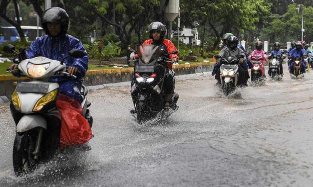 Hujan Datang! Siapkan Barang Ini Biar Tetap Aman