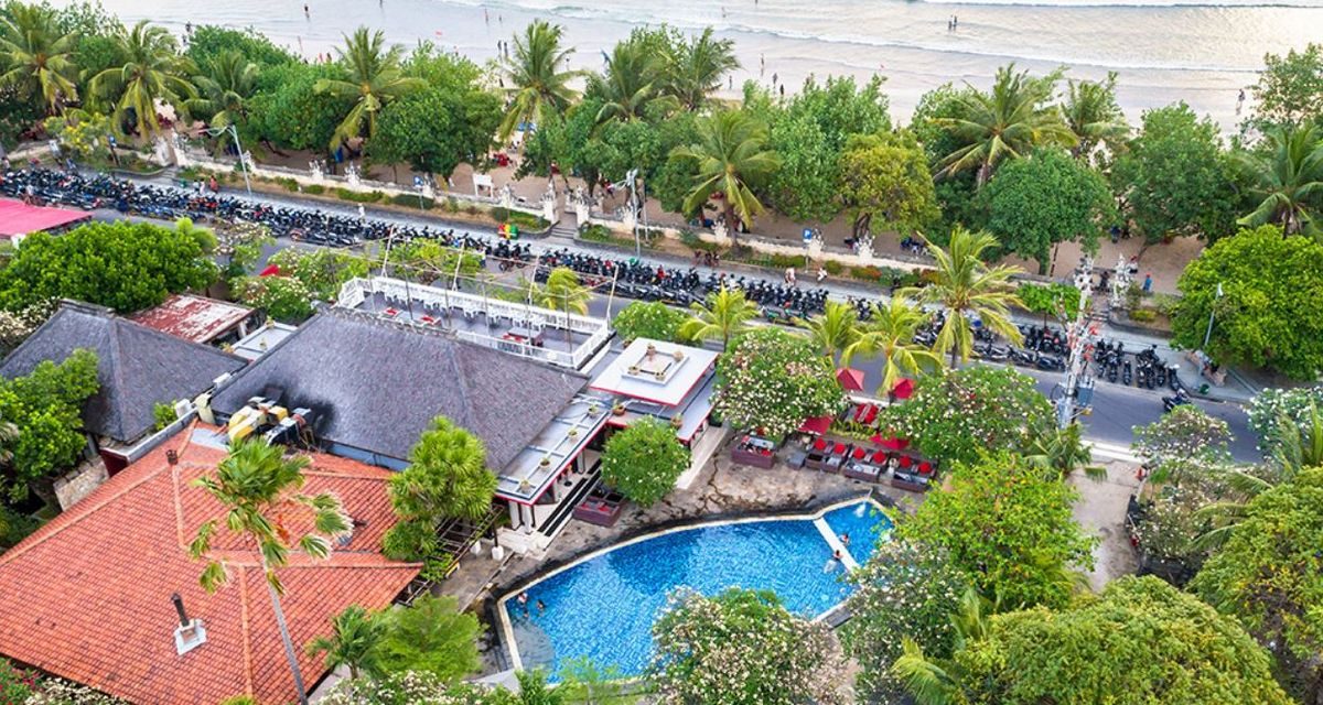 Staycation Murah Kuta, Selangkah Ke Pantai!