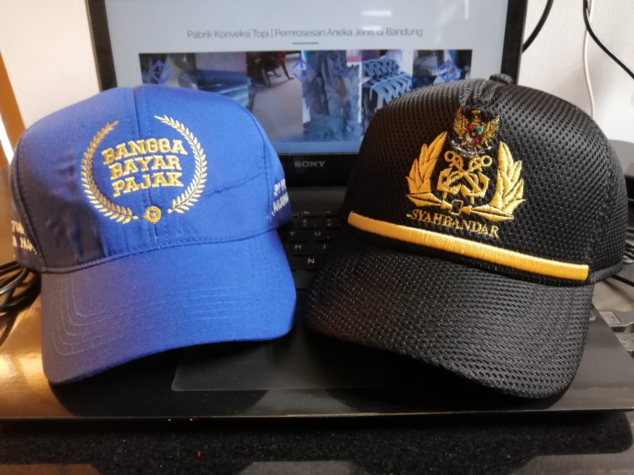 Mau Bikin Topi? Ini Jenis Kain Yang Wajib Lu Pilih