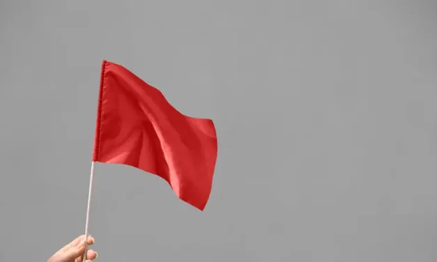 Sadar Gak? Ini Tanda Red Flag Dalam Hubungan Kerap Terjadi