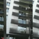 Demi 3 Anak, Ibu Ini Nekat Panjat Lantai 6 Apartemen!