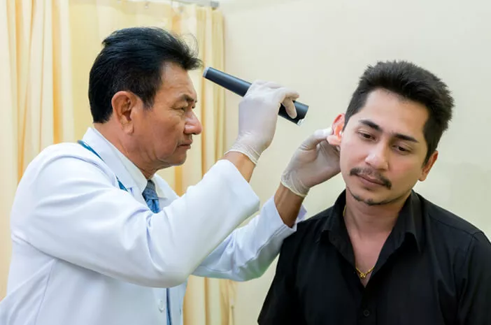 Sering Bersihin Telinga? Intip Saran Dokter THT Ini!